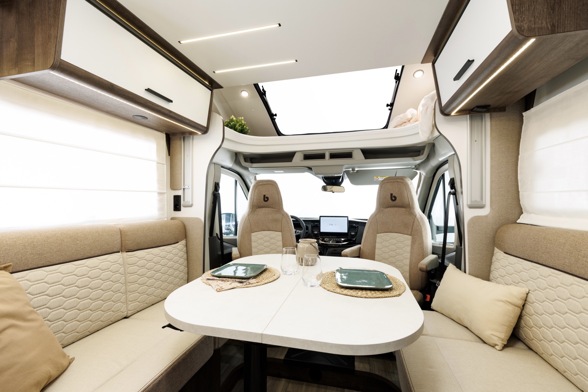 Interior de la autocaravana Benimar Tessoro T468